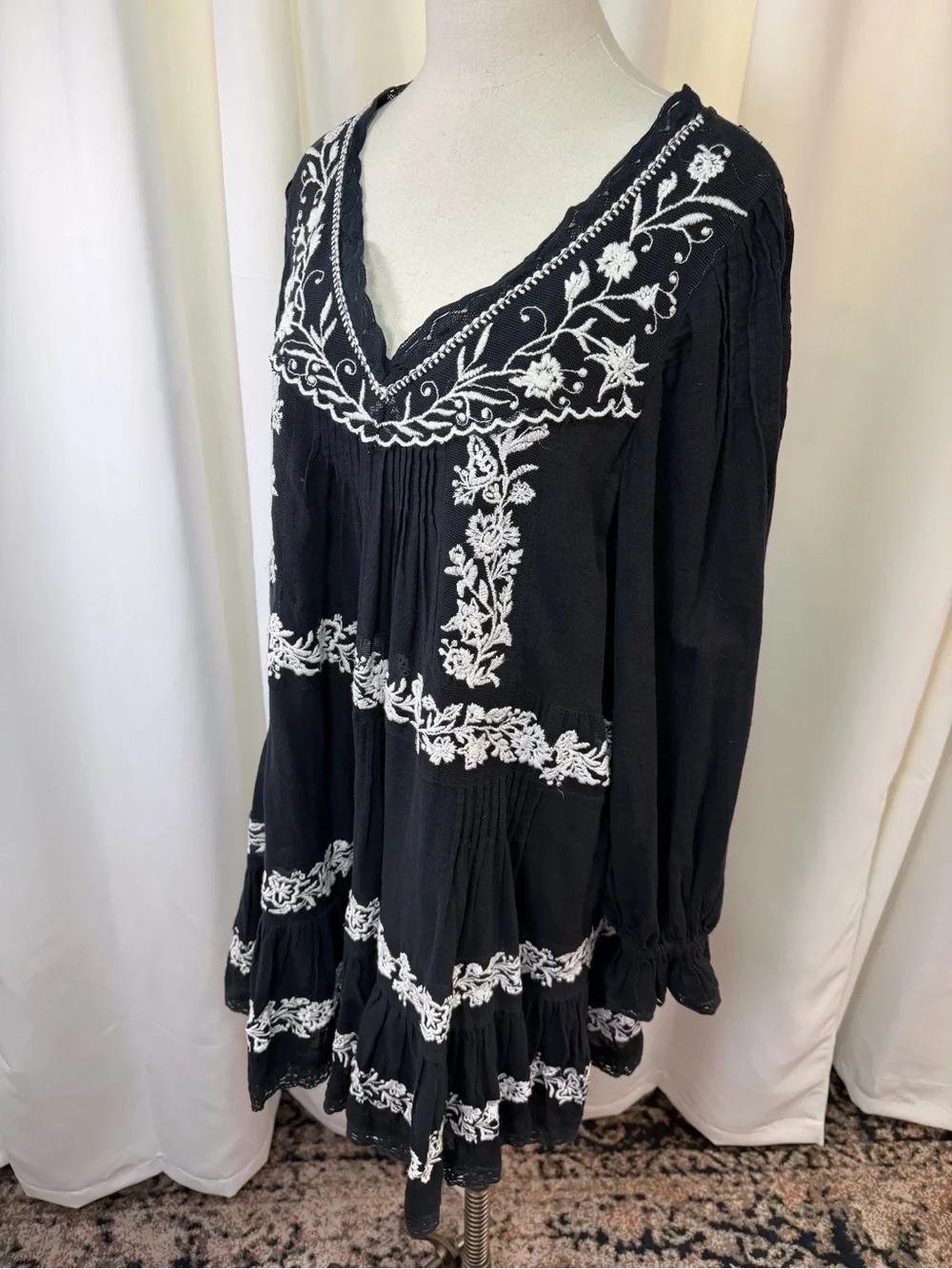 Anthropologie ‘Long-Sleeve Embroidered Pintuck Swing Mini Dress’ in Black Sz 1X